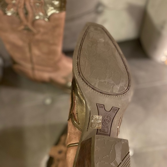 ARIAT Fashion Boots! - Picture 2 of 3